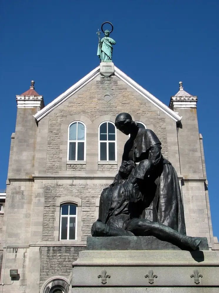 Hotel_Dieu_Mtl_Statue